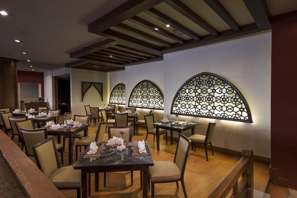 헬난 드림랜드 호텔 앤 컨퍼런스 센터 6th of October City 외부 사진 The restaurant