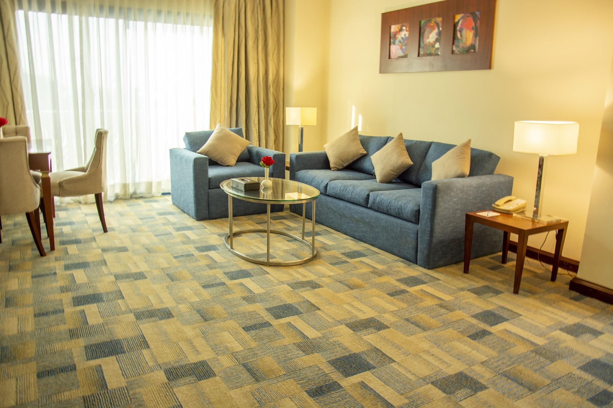 헬난 드림랜드 호텔 앤 컨퍼런스 센터 6th of October City 외부 사진 A living room with carpet flooring