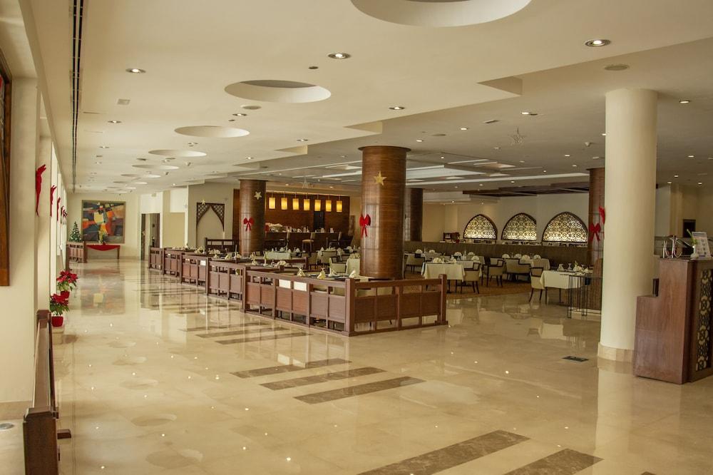 헬난 드림랜드 호텔 앤 컨퍼런스 센터 6th of October City 외부 사진 The lobby of the hotel