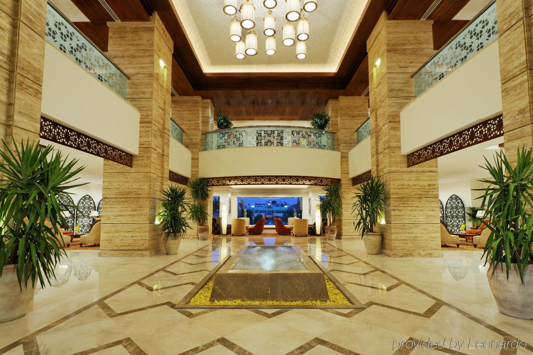 헬난 드림랜드 호텔 앤 컨퍼런스 센터 6th of October City 내부 사진 Lobby